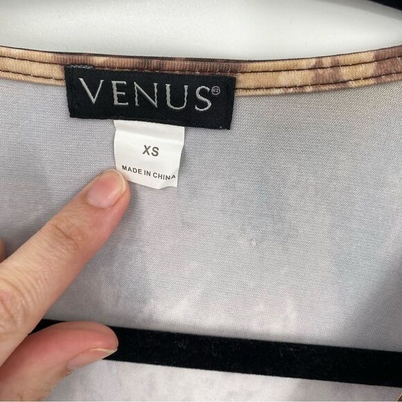 Venus Women’s V Neck Animal Print Elbow Sleeve Tunic Blouse size XS Tie Waist - Picture 2 of 3